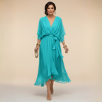 Monica – nesenstanti elegancija ir V formos iškirptė