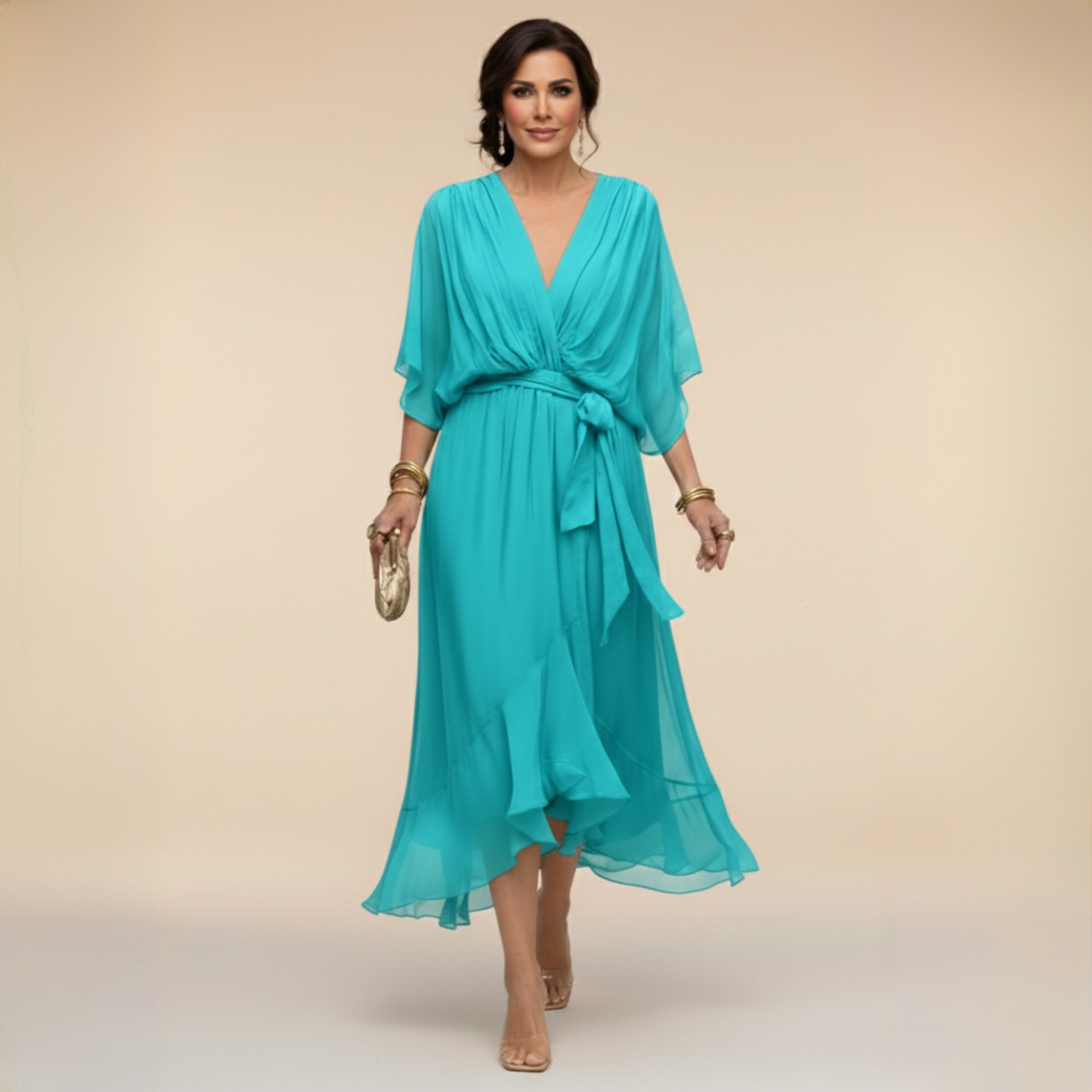 Monica – nesenstanti elegancija ir V formos iškirptė