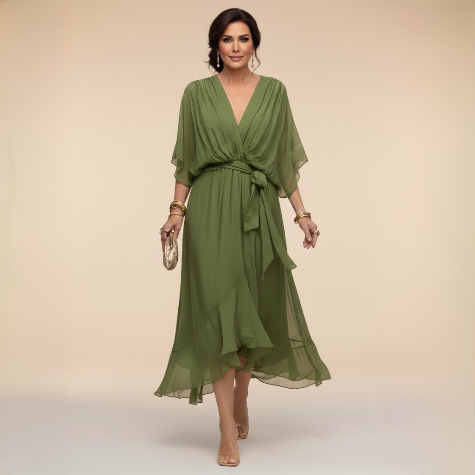 Monica – nesenstanti elegancija ir V formos iškirptė