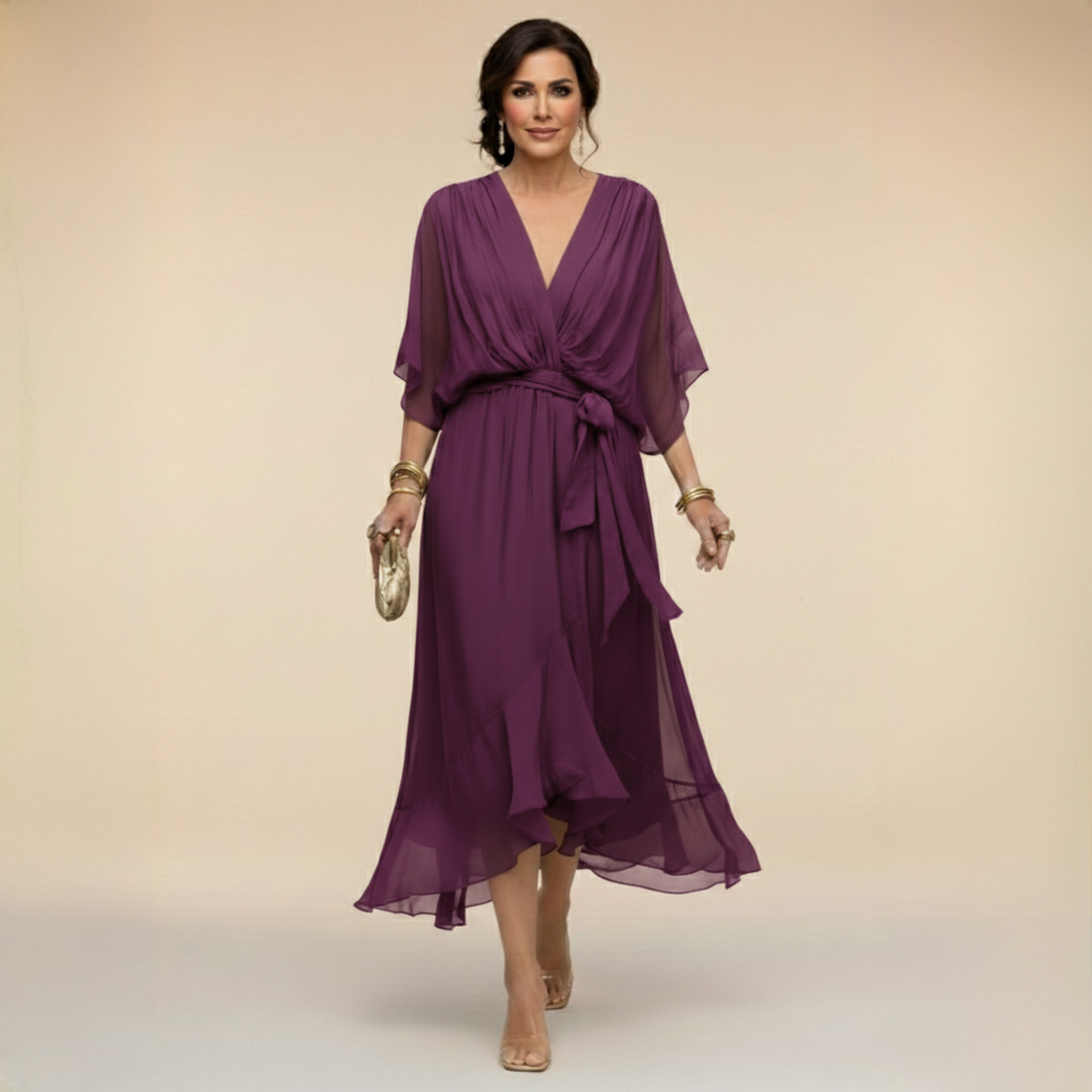 Monica – nesenstanti elegancija ir V formos iškirptė